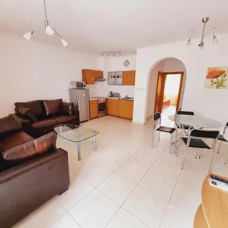 Modern 1bd At Watermill Complex 3*