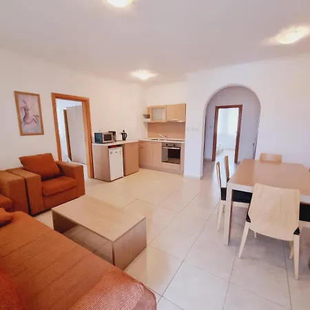 Apartmanhotel Modern 1bd At Watermill Complex 3*