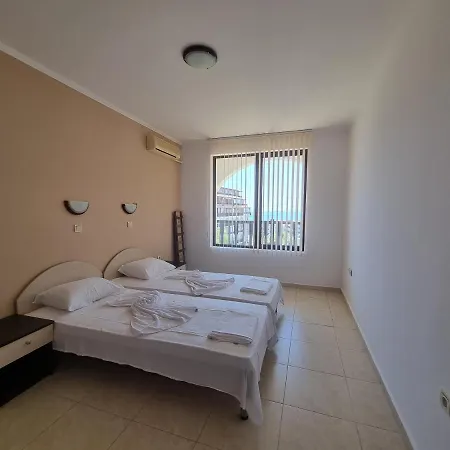 Modern 1bd At Watermill Complex Szveti Vlasz