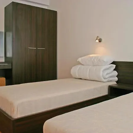 Modern 1bd At Watermill Complex 3*