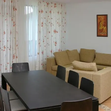Modern 1bd At Watermill Complex
